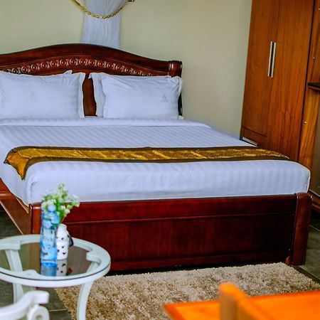 La Grande Hotel Кампала Экстерьер фото