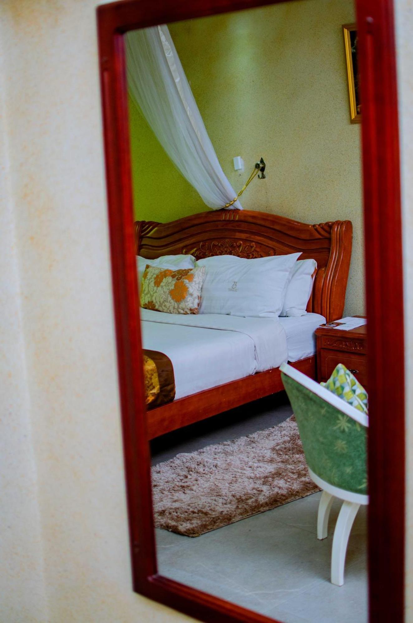 La Grande Hotel Кампала Экстерьер фото