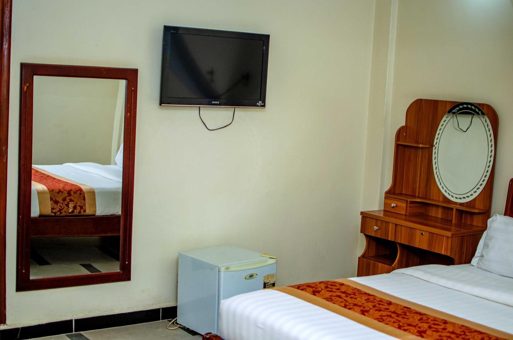 La Grande Hotel Кампала Экстерьер фото