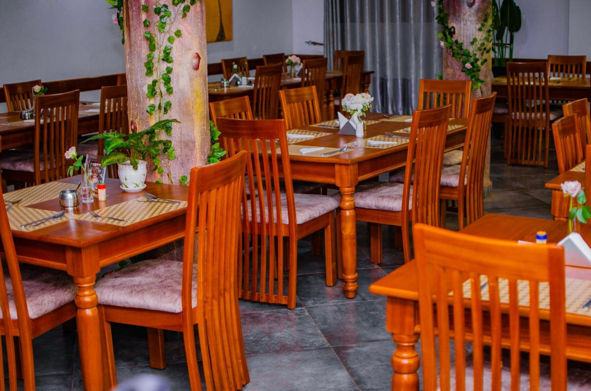 La Grande Hotel Кампала Экстерьер фото