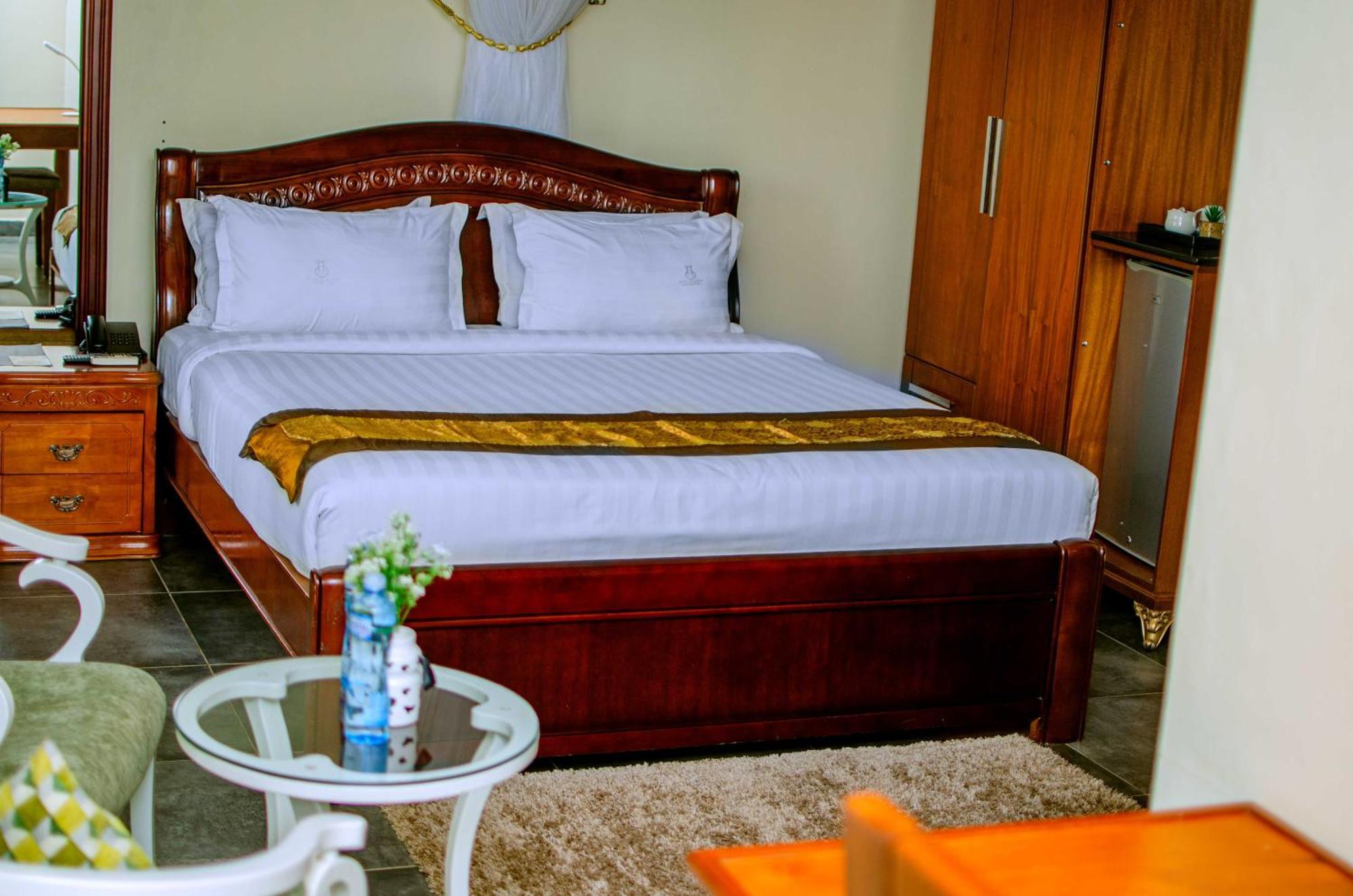 La Grande Hotel Кампала Экстерьер фото