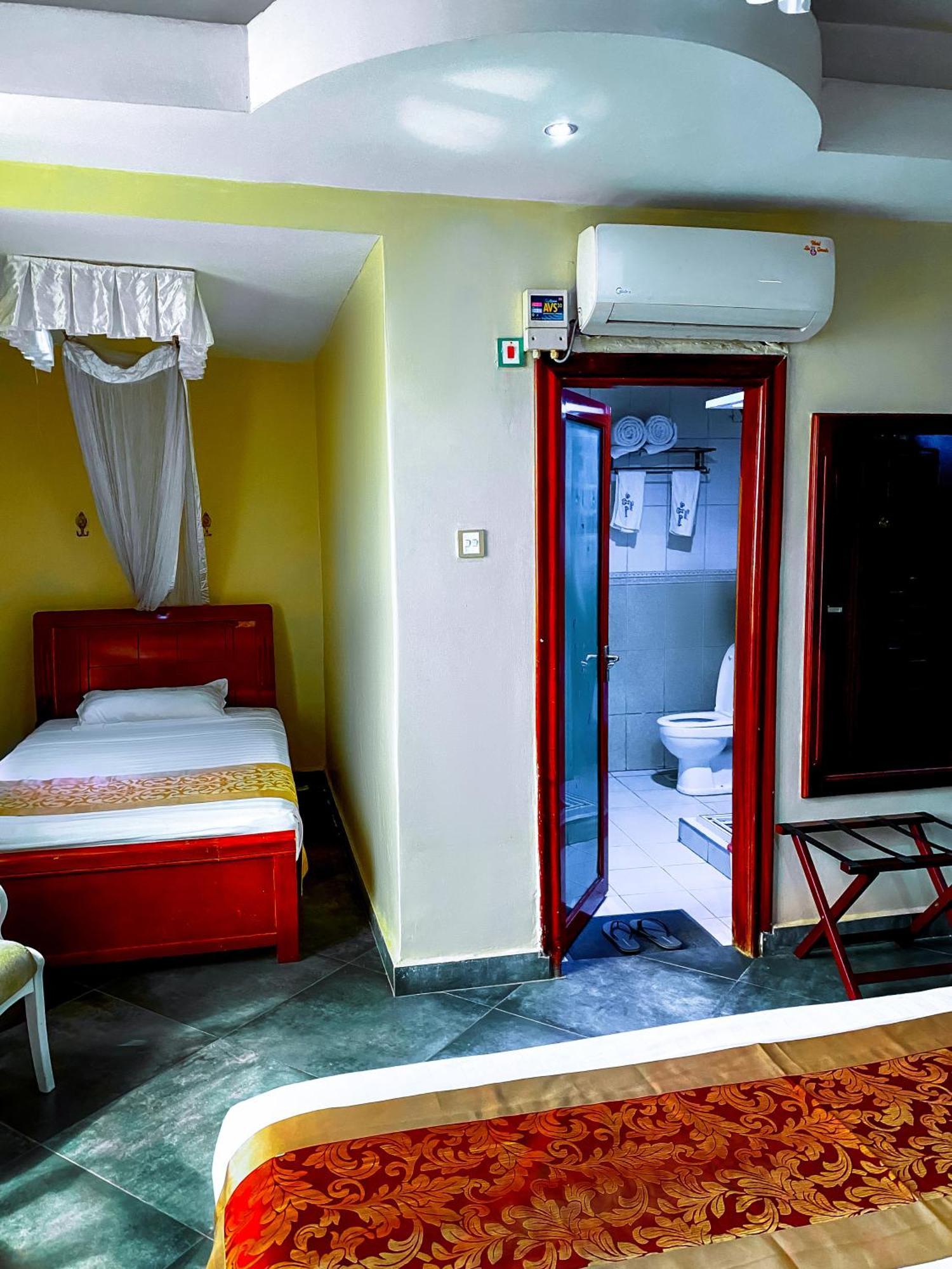 La Grande Hotel Кампала Экстерьер фото